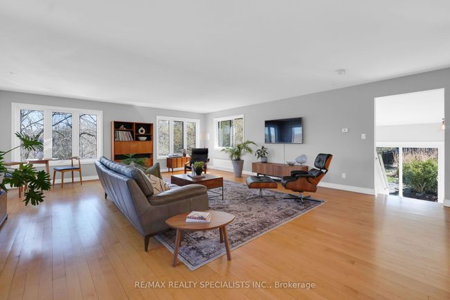 15 Credit St, House other with 5 bedrooms, 3 bathrooms and 8 parking in Glen Williams ON | Image 4