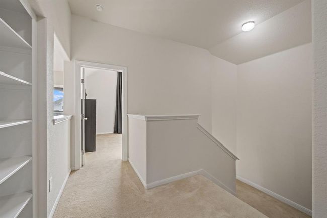 Built-in bookcases at the landing | Image 28