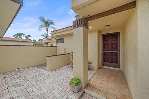 33-5343 Huntingwood Ct, SARASOTA, FL, 34235-5649 | Card Image