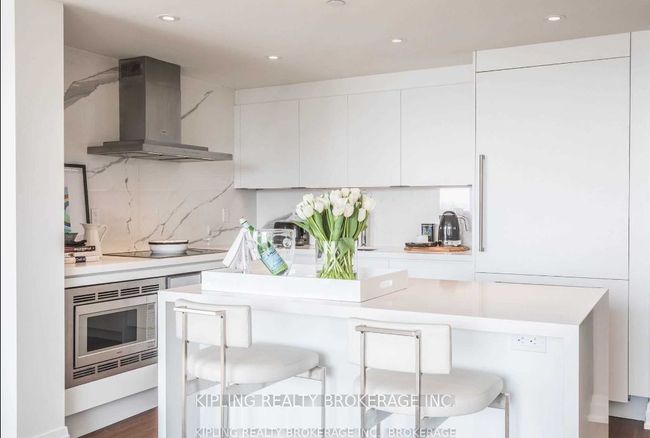 604 - 101 St Clair Ave W, Condo with 3 bedrooms, 2 bathrooms and null parking in Toronto ON | Image 6