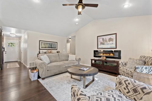 346 Lynnewood Dr, Columbia Falls, MT, 59912-9299 | Card Image