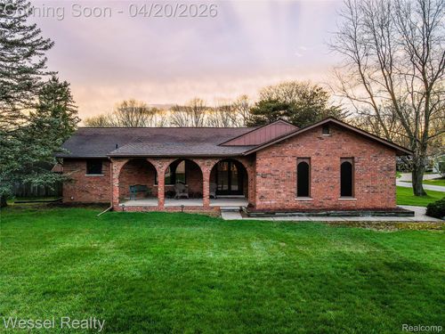 53659 Wolf Dr, Shelby Township, MI, 48316-2651 | Card Image