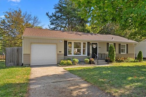 7611 Walmer St, Prairie Vlg, KS, 66204-3064 | Card Image