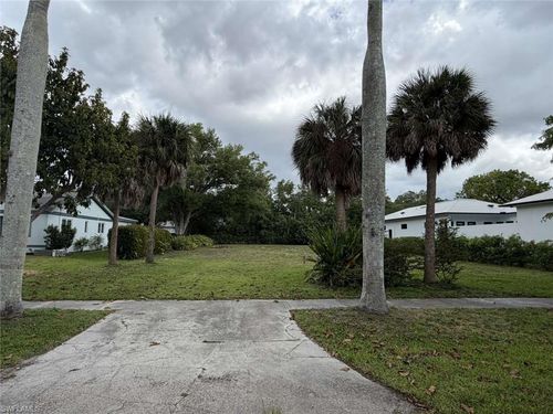 3427 Avocado Dr, FORT MYERS, FL, 33901-7701 | Card Image