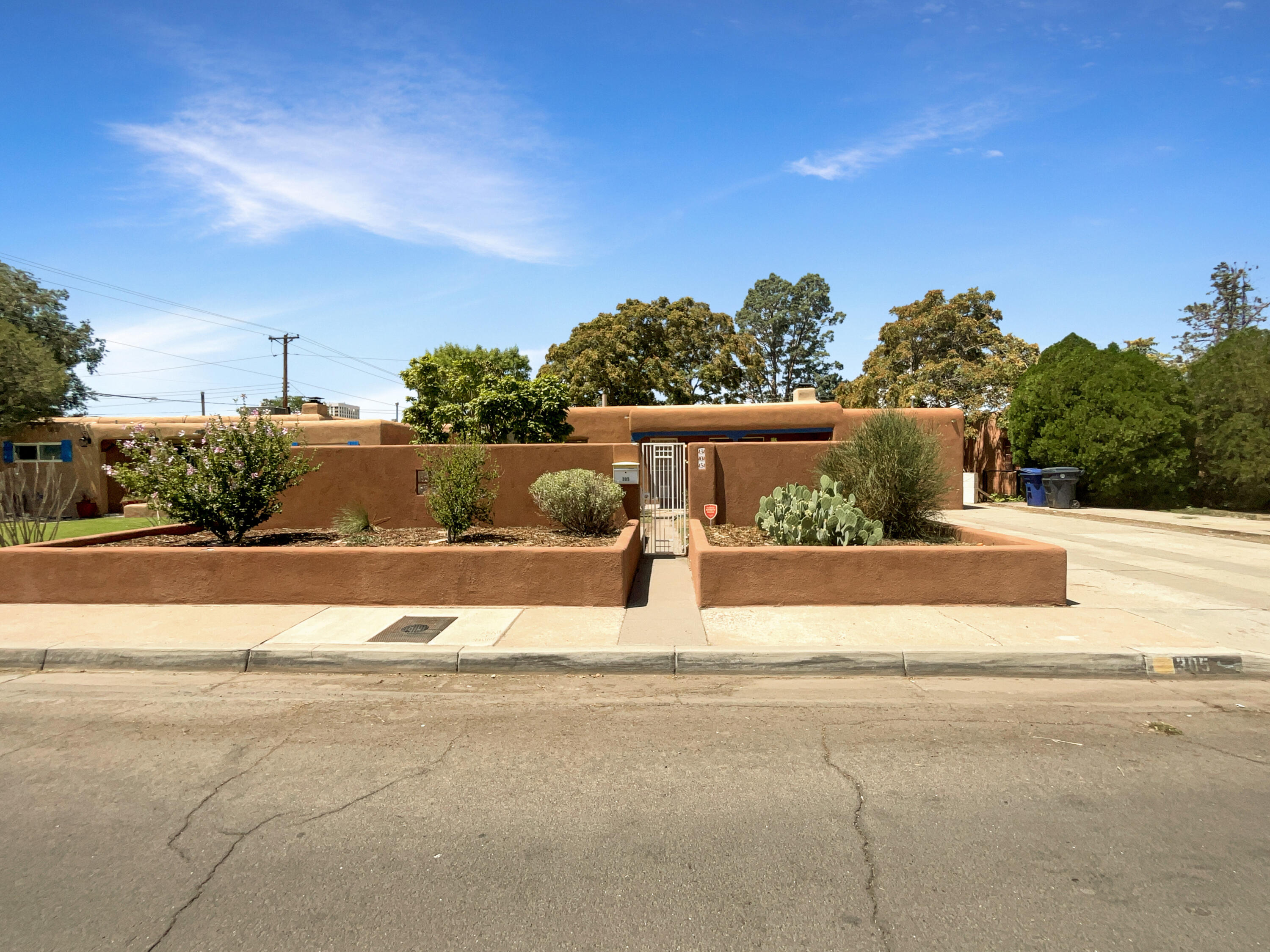 Cardenas Dr, Albuquerque, NM 87108