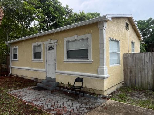815 Briggs St, West Palm Beach, FL, 33405-2559 | Card Image