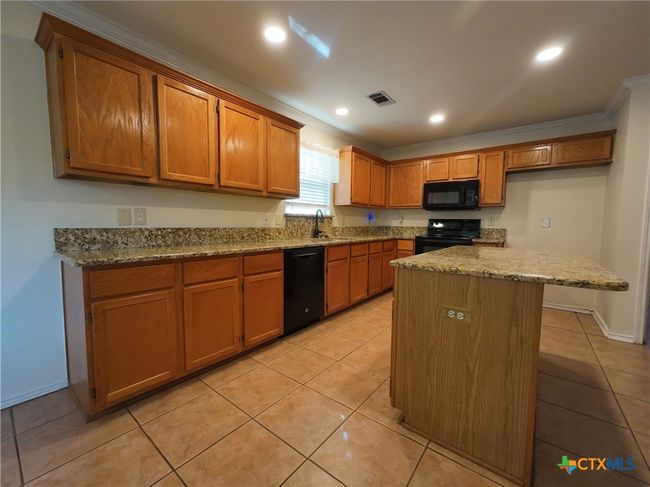 Kitchen | Image 10
