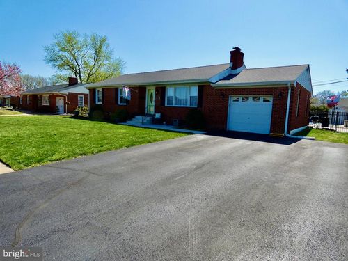110 New Amstel Ave, Historic New Castle, DE, 19720-4523 | Card Image