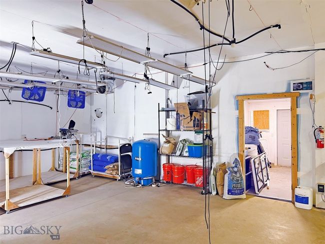 Middle room of quonset | Image 34
