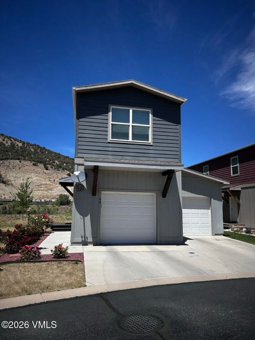 92 Cut Throat Loop, Gypsum, CO, 81637-8412 | Card Image