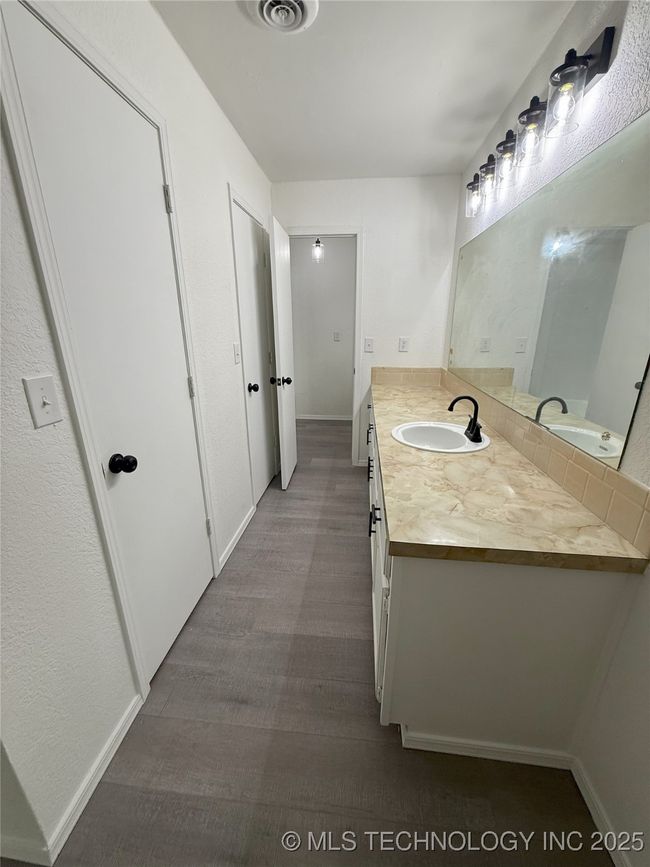 1402 Se 9 Th St, House other with 3 bedrooms, 2 bathrooms and null parking in Wagoner OK | Image 24