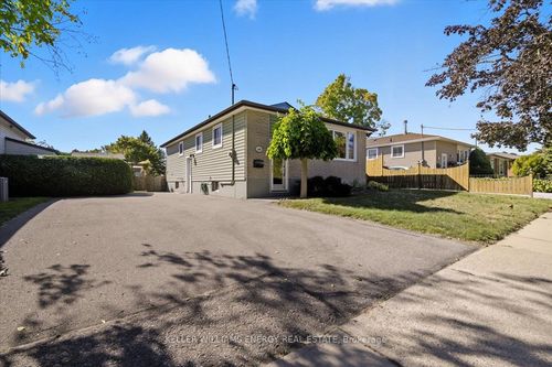 26 Strike Ave, Bowmanville, ON, L1C1K3 | Card Image