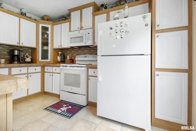 205 Sassie Ln, House other with 3 bedrooms, 2 bathrooms and null parking in Herrin IL | Image 9