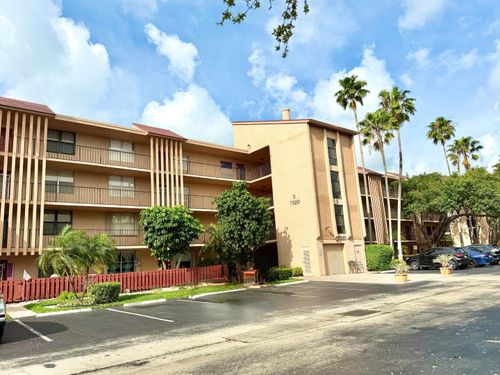 204-7320 Lake Circle Dr, Margate, FL, 33063-4895 | Card Image