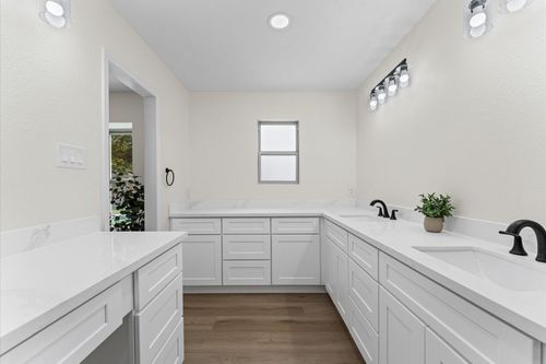 2914 Riata Ln, Houston, TX, 77043-1313 | Card Image