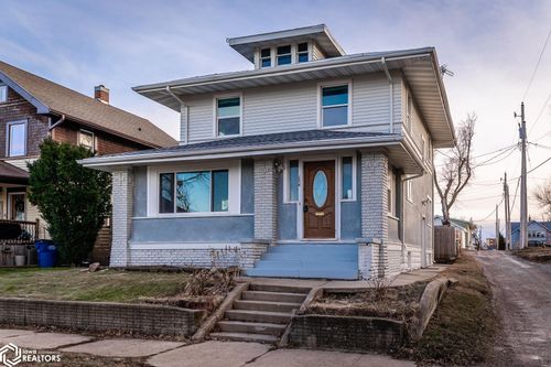 106 W Webster St, Marshalltown, IA, 50158-5823 | Card Image