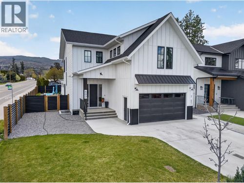 697 Balsam Rd, Kelowna, BC, V1W1C1 | Card Image