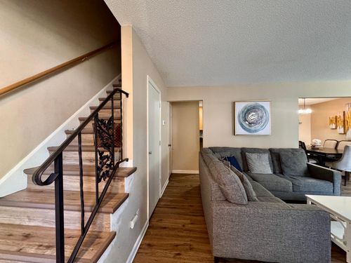 1271 Landmark Trl S, Hopkins, MN, 55343-7993 | Card Image
