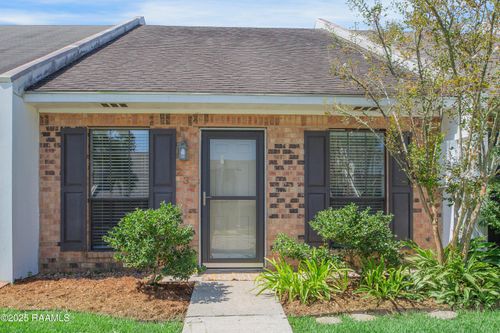 237 Woodland Cir, New Iberia, LA, 70563-2912 | Card Image