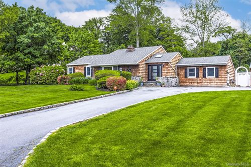 7 Longacre Dr, Huntington, NY, 11743-3923 | Card Image