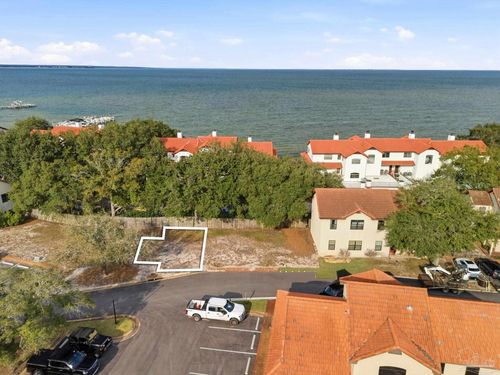 61 Bay Bridge Dr, Gulf Breeze, FL, 32561-4468 | Card Image