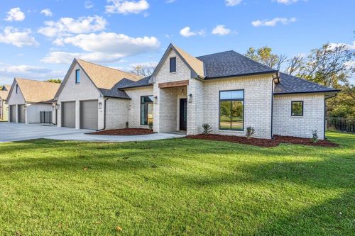 323 E River Birch, Haysville, KS, 67060 | Card Image