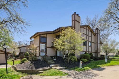 804 Kirkwall Dr, Copley, OH, 44321-1713 | Card Image