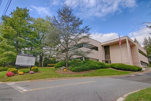 40 Morristown Rd, Bernardsville, NJ, 07924-2310 | Card Image