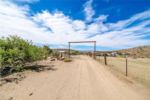 9769 N Rose Quartz Road, Chloride, AZ, 86431 | Card Image
