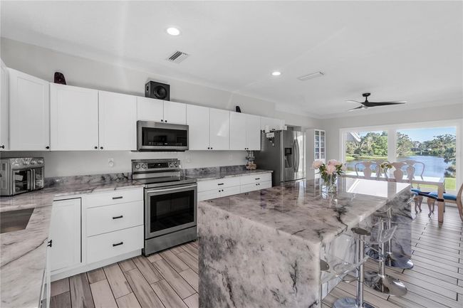 3425 W Forest Lake Cir, House other with 6 bedrooms, 4 bathrooms and null parking in SARASOTA FL | Image 9