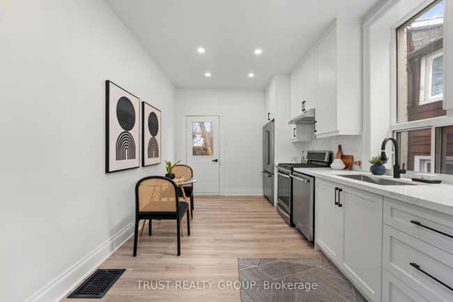 121 Palmerston Ave, House attached with 4 bedrooms, 3 bathrooms and null parking in Toronto ON | Image 7