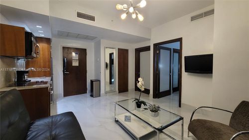 b302-1036 Ocean Dr, Miami Beach, FL, 33139-5014 | Card Image