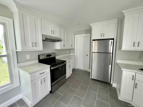 21 Washington Ave, Millbrook, NY, 12545-5965 | Card Image