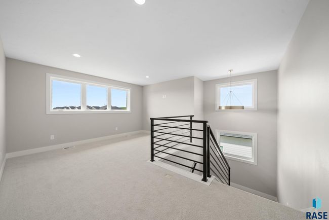 6604 E Hawker Cir, House other with 5 bedrooms, 4 bathrooms and null parking in Sioux Falls SD | Image 19