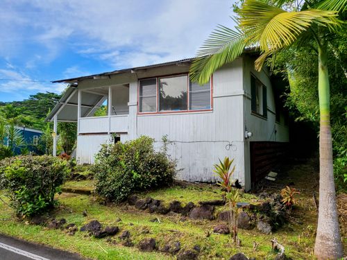 2126 Waianuenue Ave, Hilo, HI, 96720-1213 | Card Image