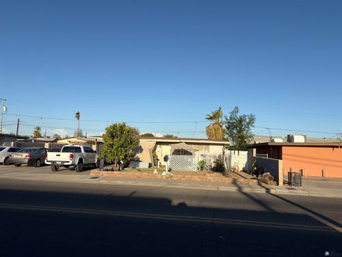 2261 S 1st Ave, Yuma, AZ, 85364-6514 | Card Image
