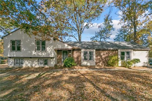 7499 Matoaka Ave, Gloucester Point, VA, 23062-2401 | Card Image