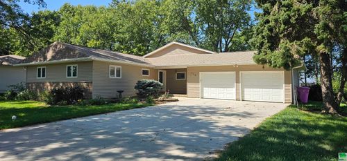 119 Pioneer Valley Dr, Sergeant Bluff, IA, 51054-8012 | Card Image