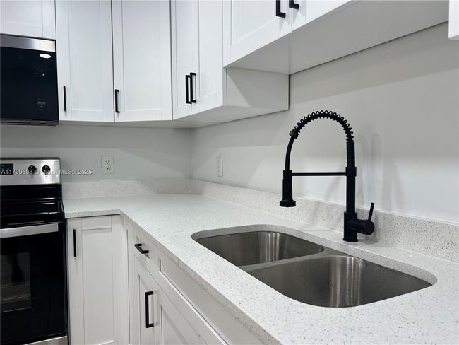 3089 - 3089 Yarmouth E, Condo with 2 bedrooms, 2 bathrooms and null parking in Boca Raton FL | Image 9