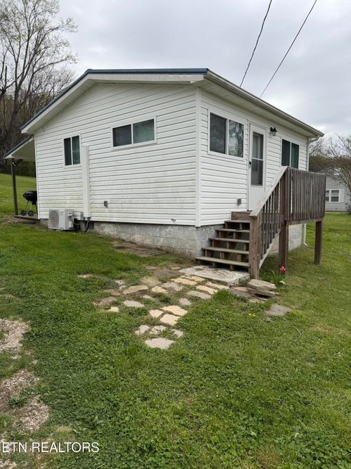 621 Russell Ave Ave, Harriman, TN, 37748 | Card Image