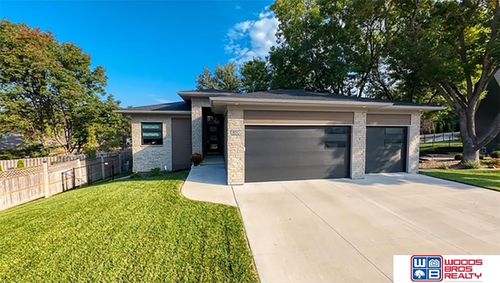 8110 Cooper Ct, Lincoln, NE, 68506-4758 | Card Image