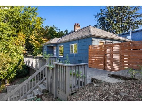 7320 Se Alder St, Portland, OR, 97215-2249 | Card Image