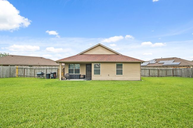 Huge back yard | Image 21