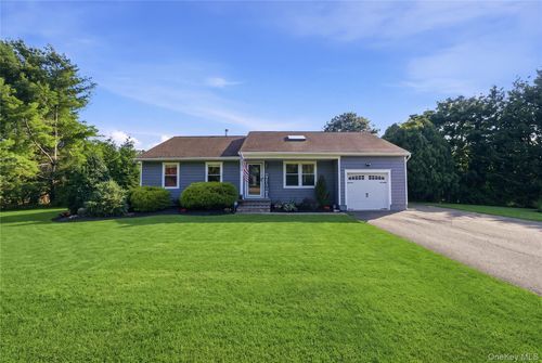 71 Triangle Lane, Riverhead, NY, 11933 | Card Image
