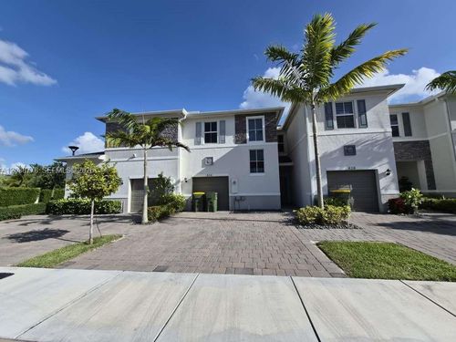 834 Se 16th Ct, Homestead, FL, 33034-5682 | Card Image