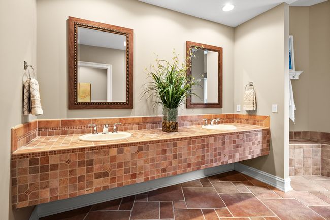 Lower level full bath | Image 60