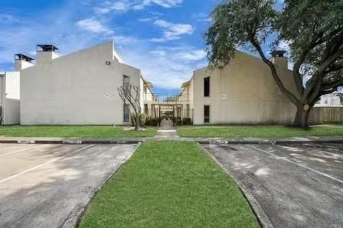52-10075 Westpark Dr, Houston, TX, 77042-5909 | Card Image
