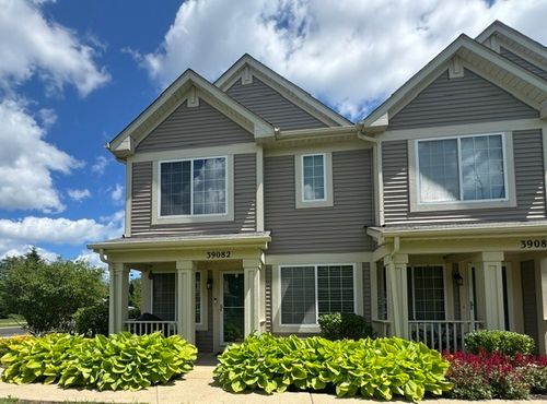 39082 Welsh Ln, Beach Park, IL, 60083-3058 | Card Image