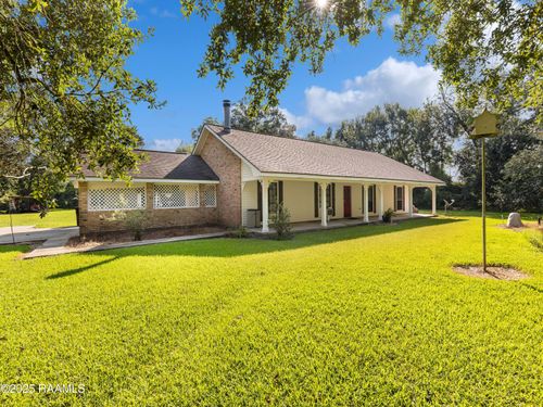 9517 E Admiral Doyle Dr, Jeanerette, LA, 70544-6611 | Card Image