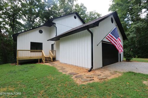 109 Oakland Ln, Sweetwater, TN, 37874-6233 | Card Image